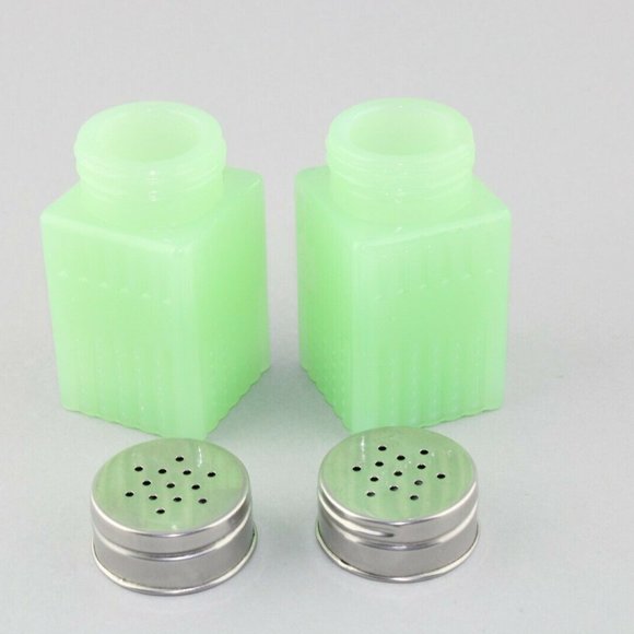 Jadeite Glass Collection Salt & Pepper Shaker Set - Picture 6 of 10